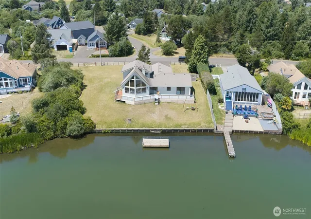 Photo 4 of Single family home for sale at 854 Texmar Ave SW, Ocean Shores, WA 98569 | MLS# NWM2550860 | Listing updated on 2026-09-22