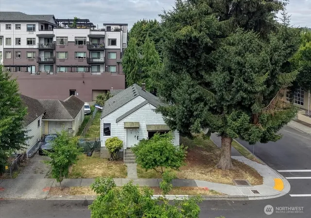 Photo 1 of Sale Pending at 75 Williams Ave S, Renton, WA 98057 | MLS# NWM2550946 | Listing updated on 2026-09-25