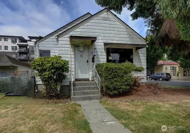 Photo 2 of Sale Pending at 75 Williams Ave S, Renton, WA 98057 | MLS# NWM2550946 | Listing updated on 2026-09-25