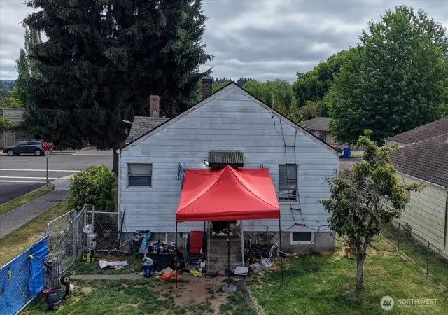Photo 3 of Sale Pending at 75 Williams Ave S, Renton, WA 98057 | MLS# NWM2550946 | Listing updated on 2026-09-25