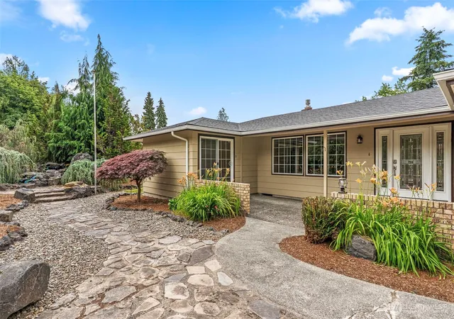 Photo 3 of Single family home for sale at 863 Byham Rd, Winlock, WA 98596 | MLS# NWM2550970 | Listing updated on 2026-09-22