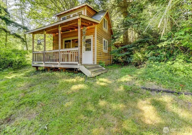 Photo 2 of Single family home for sale at 3971 Se Camano Dr, Camano Island, WA 98282 | MLS# NWM2550973 | Listing updated on 2026-10-01