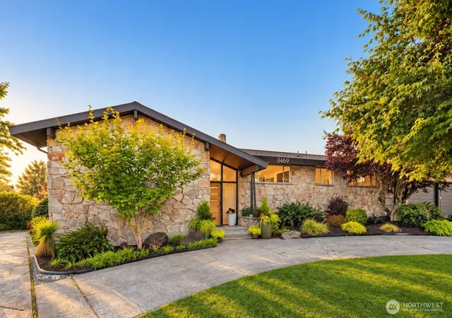 Photo 1 of Single family home for sale at 11469 Marine View Dr Sw, Seattle, WA 98146 | MLS# NWM2550994 | Listing updated on 2026-10-08