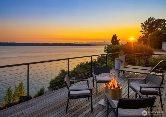 Photo 3 of Single family home for sale at 11469 Marine View Dr Sw, Seattle, WA 98146 | MLS# NWM2550994 | Listing updated on 2026-10-08