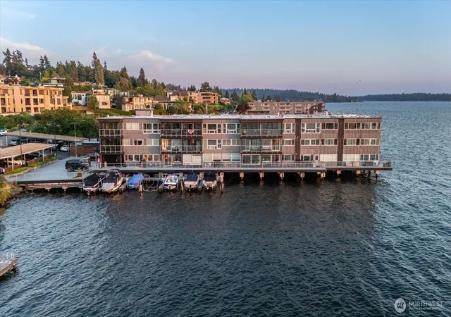 Photo 4 of Condo for sale at 515 Lake St S #102, Kirkland, WA 98033 | MLS# NWM2551024 | Listing updated on 2026-09-22