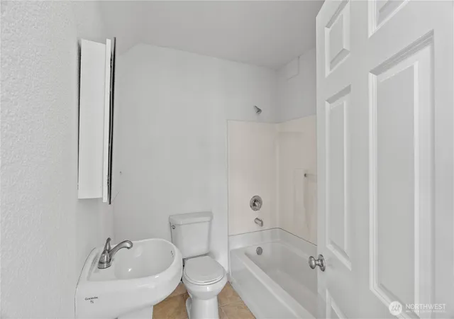 Photo 4 of Multi family home for sale at 201 N F St, Aberdeen, WA 98520 | MLS# NWM2551028 | Listing updated on 2026-09-24