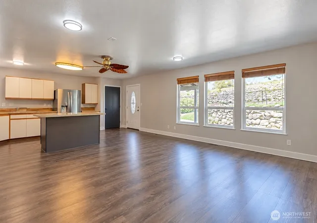 Photo 3 of Single family home for sale at 749 Wheeler Hl Rd, Wenatchee, WA 98801 | MLS# NWM2551047 | Listing updated on 2026-09-26