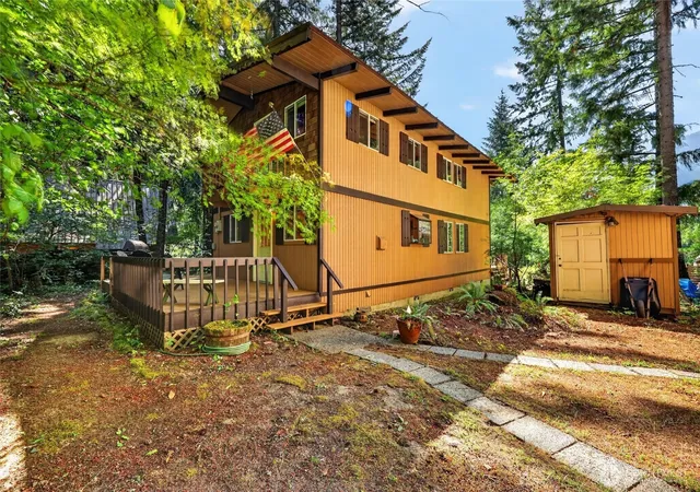 Photo 1 of Single family home for sale at 101 Cascade Dr, Packwood, WA 98361 | MLS# NWM2551081 | Listing updated on 2026-09-22