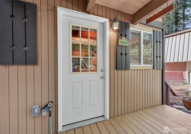 Photo 3 of Single family home for sale at 101 Cascade Dr, Packwood, WA 98361 | MLS# NWM2551081 | Listing updated on 2026-09-22
