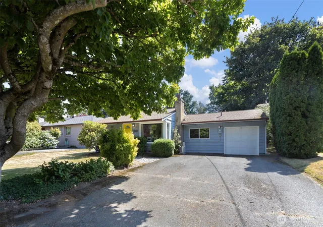 Photo 2 of Single family home for sale at 18042 10th Avenue Ne, Shoreline, WA 98155 | MLS# NWM2551082 | Listing updated on 2026-09-29
