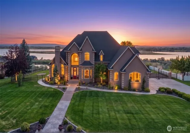 Photo 2 of Single family home for sale at 8596 Se Dune Lake Rd, Moses Lake, WA 98837 | MLS# NWM2551142 | Listing updated on 2026-09-22