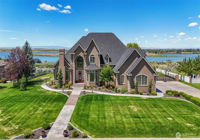 Photo 3 of Single family home for sale at 8596 Se Dune Lake Rd, Moses Lake, WA 98837 | MLS# NWM2551142 | Listing updated on 2026-09-22