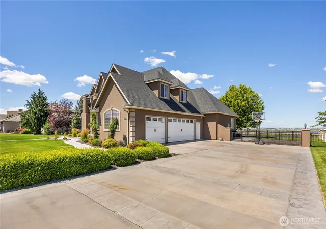 Photo 4 of Single family home for sale at 8596 SE Dune Lake Rd, Moses Lake, WA 98837 | MLS# NWM2551142 | Listing updated on 2026-09-22