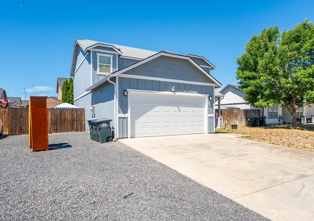 Photo 3 of Single family home for sale at 534 N Mississippi Dr, Moses Lake, WA 98837 | MLS# NWM2551149 | Listing updated on 2026-09-22