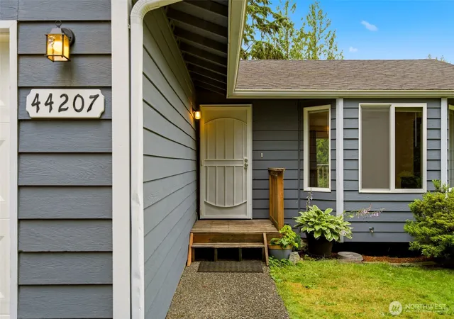 Photo 2 of Single family home for sale at 44207 Pine Rd, Gold Bar, WA 98251 | MLS# NWM2551150 | Listing updated on 2026-09-18