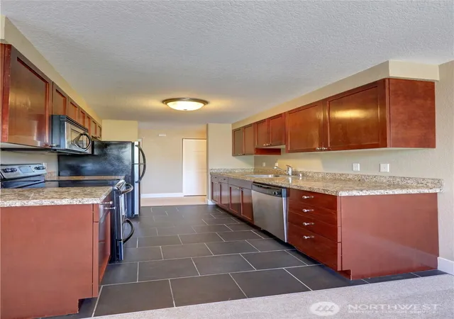 Photo 4 of Condo for sale at 939 N 101st Street #302, Seattle, WA 98133 | MLS# NWM2551171 | Listing updated on 2026-09-22
