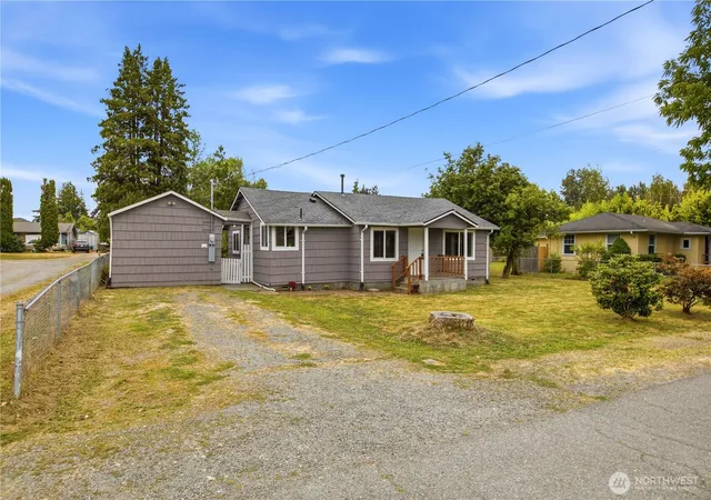 Photo 2 of Single family home for sale at 216 4th Ave Sw, Pacific, WA 98047 | MLS# NWM2551197 | Listing updated on 2026-10-01
