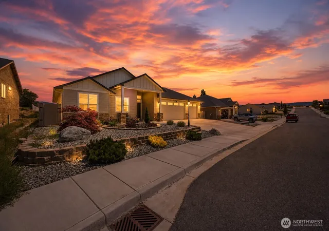 Photo 1 of Single family home for sale at 472 Sunny Brooke Ln, Chelan, WA 98816 | MLS# NWM2551238 | Listing updated on 2026-09-22