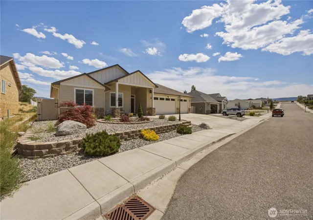 Photo 2 of Single family home for sale at 472 Sunny Brooke Ln, Chelan, WA 98816 | MLS# NWM2551238 | Listing updated on 2026-09-22