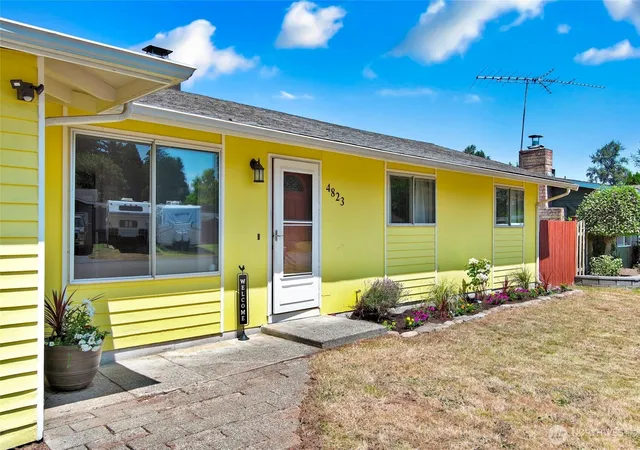 Photo 3 of Single family home for sale at 4823 103rd Place Ne, Marysville, WA 98270 | MLS# NWM2551304 | Listing updated on 2026-09-24
