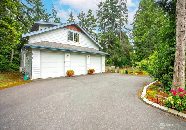 Photo 2 of Single family home for sale at 1204 Hughes Ave, Blaine, WA 98230 | MLS# NWM2551335 | Listing updated on 2026-09-22