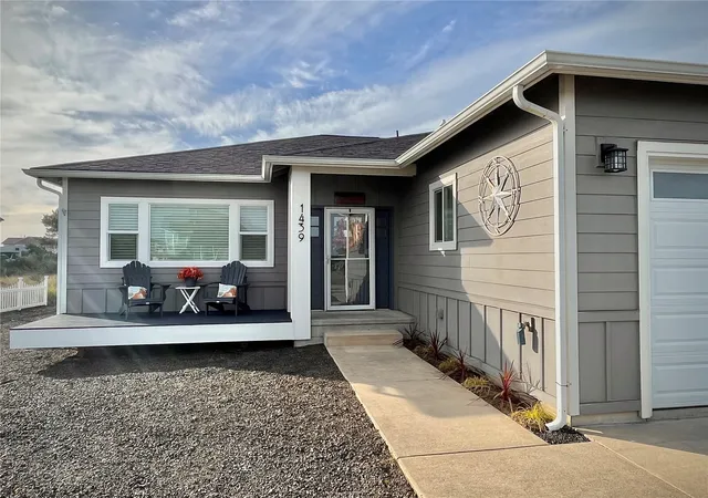 Photo 1 of Single family home for sale at 1439 Diamond Head Ave Sw, Ocean Shores, WA 98569 | MLS# NWM2551339 | Listing updated on 2026-10-26
