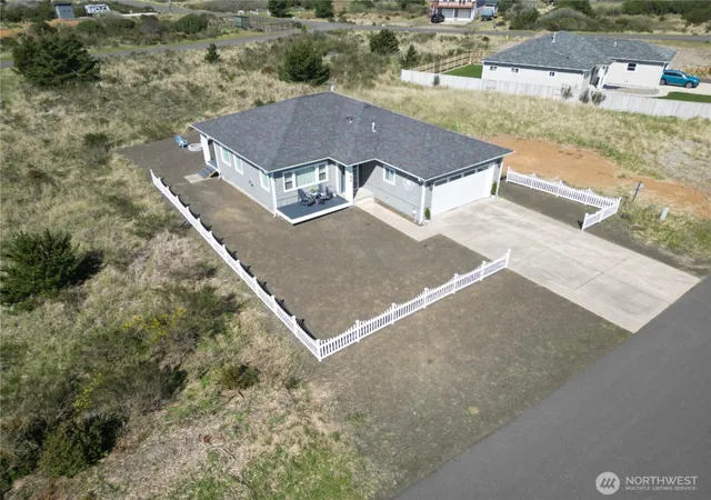 Photo 2 of Single family home for sale at 1439 Diamond Head Ave Sw, Ocean Shores, WA 98569 | MLS# NWM2551339 | Listing updated on 2026-09-30