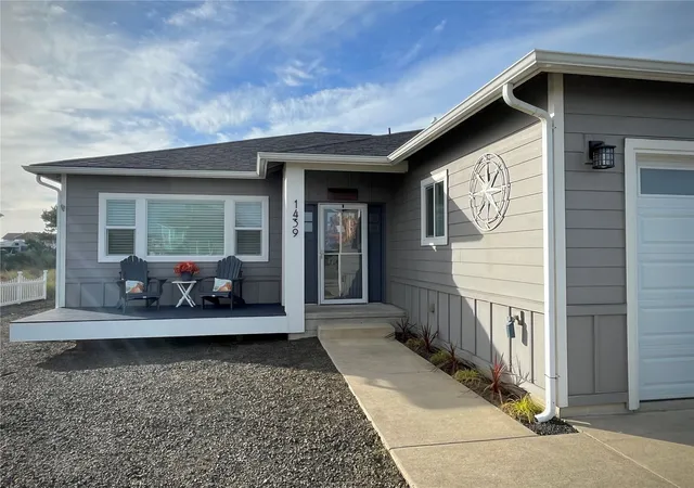 Photo 2 of Single family home for sale at 1439 Diamond Head Ave Sw, Ocean Shores, WA 98569 | MLS# NWM2551339 | Listing updated on 2026-10-18