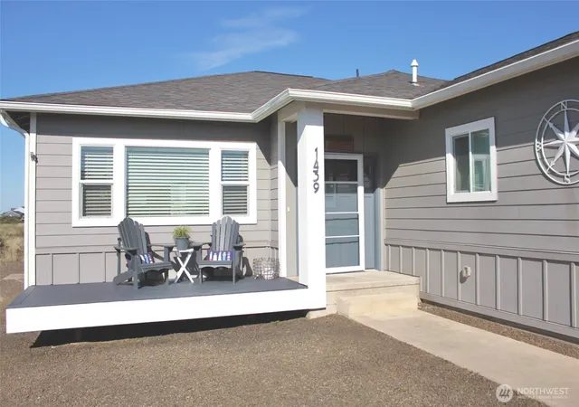 Photo 3 of Single family home for sale at 1439 Diamond Head Ave Sw, Ocean Shores, WA 98569 | MLS# NWM2551339 | Listing updated on 2026-09-30