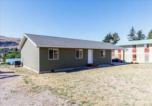 Photo 3 of Sale Pending at 109 C St, Grand Coulee, WA 99133 | MLS# NWM2551347 | Listing updated on 2026-09-25