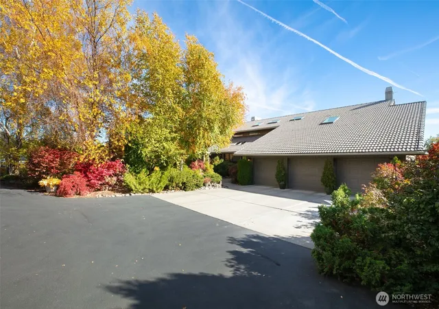 Photo 2 of Sale Pending at 7610 Scenic Dr, Yakima, WA 98908 | MLS# NWM2551356 | Listing updated on 2026-09-25