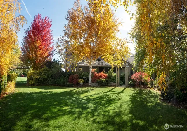 Photo 3 of Sale Pending at 7610 Scenic Dr, Yakima, WA 98908 | MLS# NWM2551356 | Listing updated on 2026-09-25