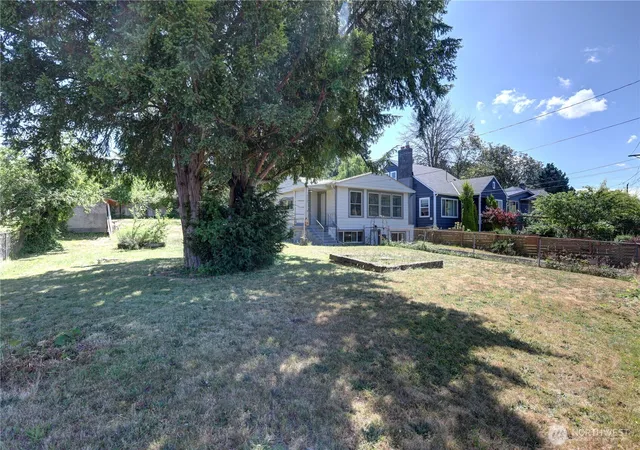 Photo 4 of Single family home for sale at 4120 Renton Ave S, Seattle, WA 98108 | MLS# NWM2551381 | Listing updated on 2026-09-25
