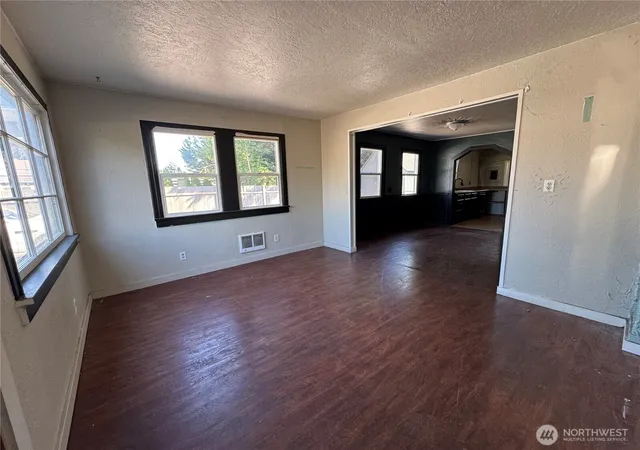 Photo 2 of Sale Pending at 4727 Ocean Beach Hwy, Longview, WA 98632 | MLS# NWM2551390 | Listing updated on 2026-09-25