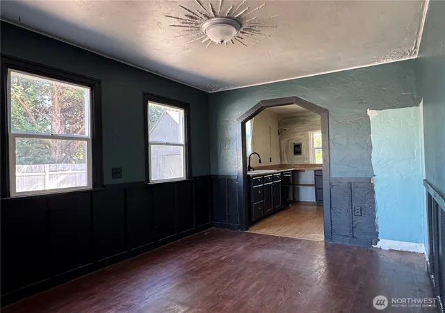 Photo 3 of Sale Pending at 4727 Ocean Beach Hwy, Longview, WA 98632 | MLS# NWM2551390 | Listing updated on 2026-09-25