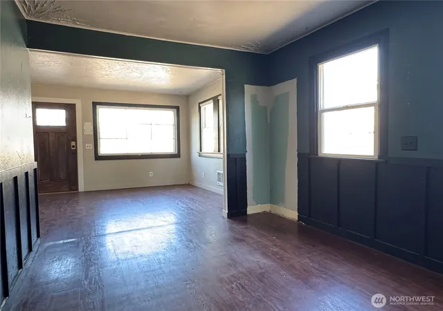 Photo 4 of Sale Pending at 4727 Ocean Beach Hwy, Longview, WA 98632 | MLS# NWM2551390 | Listing updated on 2026-09-25