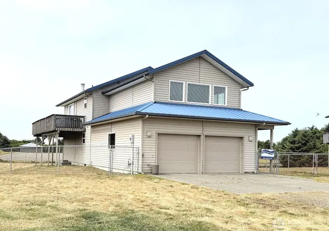 Photo 3 of Single family home for sale at 16 Ocean Blvd, Ocean Shores, WA 98569 | MLS# NWM2551402 | Listing updated on 2026-09-22