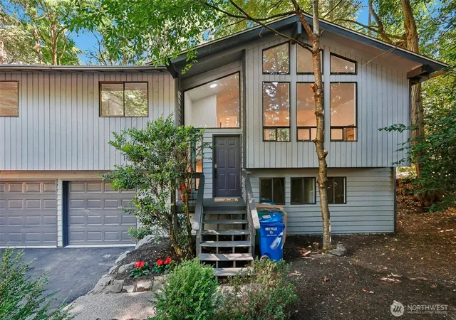Photo 2 of Single family home for sale at 1508 Ne Brockman Pl, Seattle, WA 98125 | MLS# NWM2551424 | Listing updated on 2026-09-27