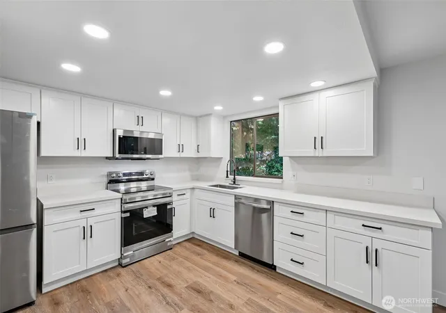 Photo 3 of Single family home for sale at 1508 NE Brockman Pl, Seattle, WA 98125 | MLS# NWM2551424 | Listing updated on 2026-09-27
