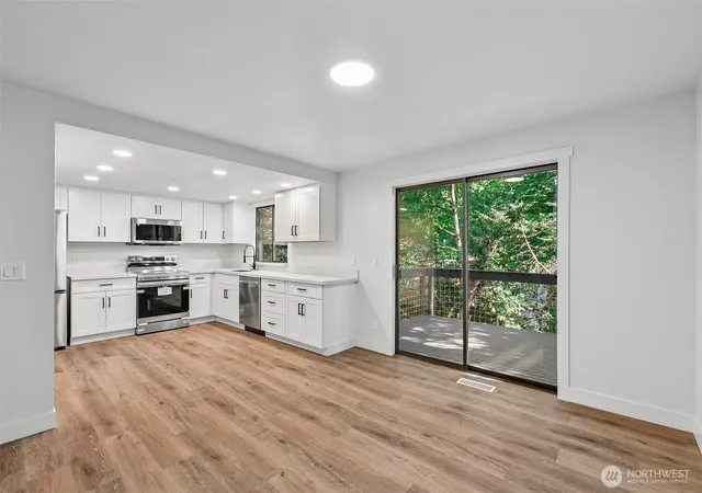 Photo 4 of Single family home for sale at 1508 NE Brockman Pl, Seattle, WA 98125 | MLS# NWM2551424 | Listing updated on 2026-09-27