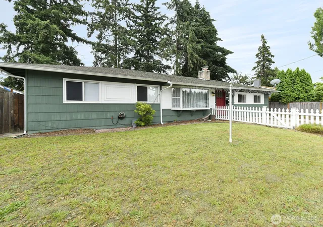 Photo 2 of Single family home for sale at 2612 North St Se, Auburn, WA 98002 | MLS# NWM2551483 | Listing updated on 2026-09-22