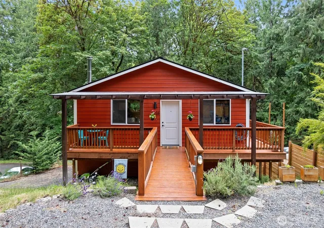 Photo 1 of Single family home for sale at 2026 Island Dr Nw, Olympia, WA 98502 | MLS# NWM2551508 | Listing updated on 2026-09-22