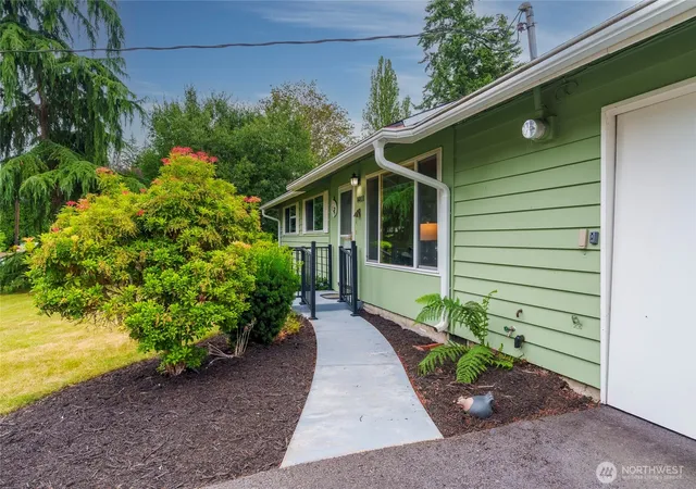 Photo 3 of Single family home for sale at 8811 187th Street Ne, Bothell, WA 98011 | MLS# NWM2551567 | Listing updated on 2026-09-21