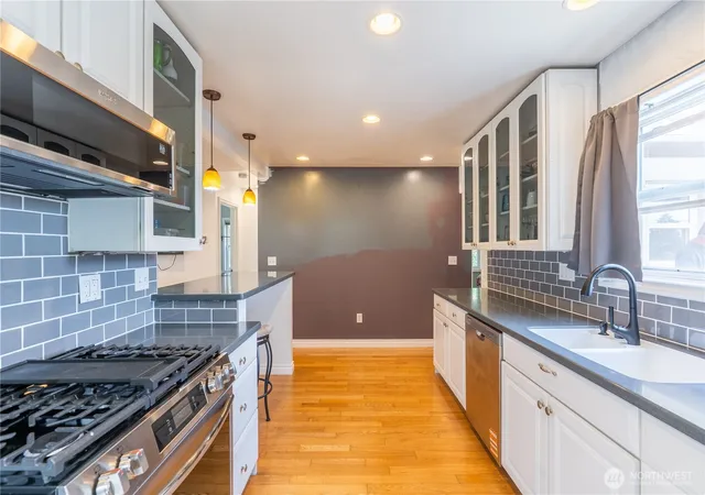 Photo 4 of Sale Pending at 9802 35th Avenue SW, Seattle, WA 98126 | MLS# NWM2551577 | Listing updated on 2026-10-10