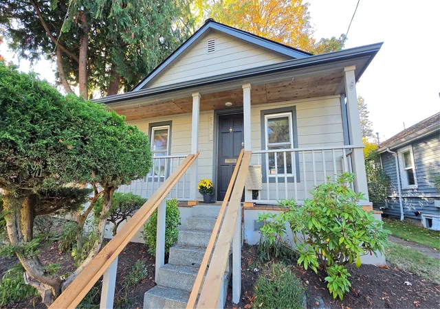 Photo 2 of Single family home for sale at 5621 Brooklyn Ave Ne, Seattle, WA 98105 | MLS# NWM2551590 | Listing updated on 2026-10-22