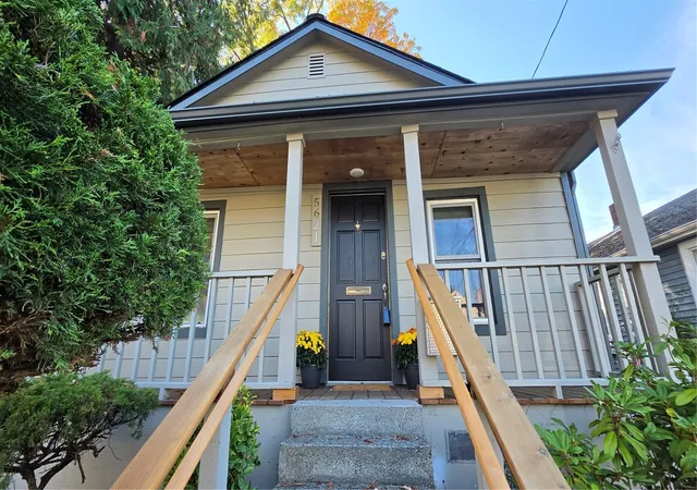 Photo 3 of Single family home for sale at 5621 Brooklyn Ave Ne, Seattle, WA 98105 | MLS# NWM2551590 | Listing updated on 2026-10-22