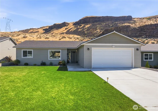 Photo 2 of Single family home for sale at 159 George Loop, Rock Island, WA 98850 | MLS# NWM2551648 | Listing updated on 2026-09-22