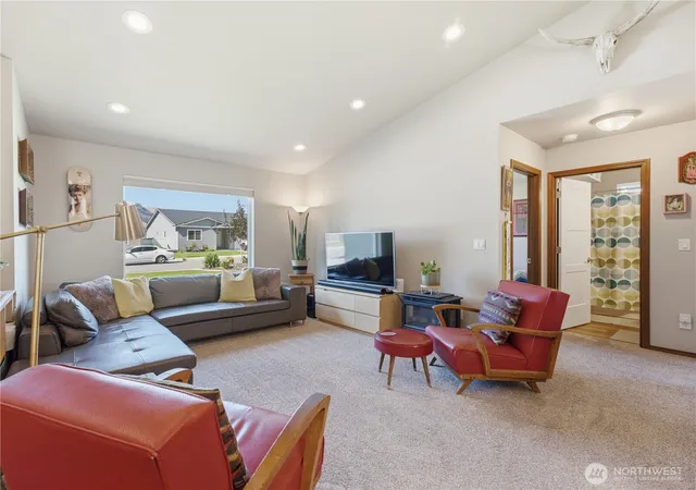 Photo 4 of Single family home for sale at 159 George Loop, Rock Island, WA 98850 | MLS# NWM2551648 | Listing updated on 2026-09-22