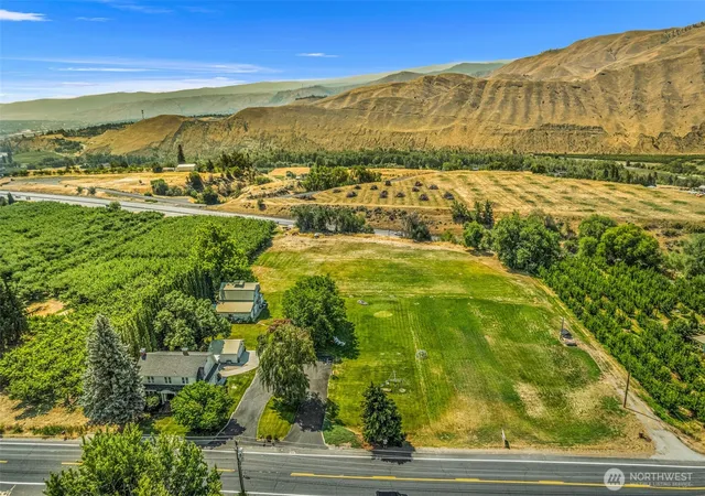 Photo 3 of Single family home for sale at 1105 Easy St, Wenatchee, WA 98801 | MLS# NWM2551669 | Listing updated on 2026-09-17
