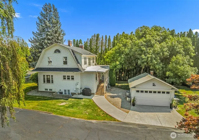 Photo 4 of Single family home for sale at 1105 Easy St, Wenatchee, WA 98801 | MLS# NWM2551669 | Listing updated on 2026-09-17